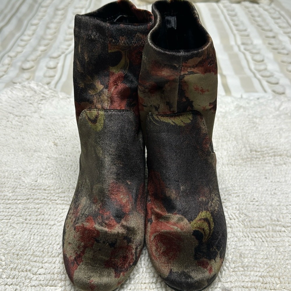 Multicolor ankle boots